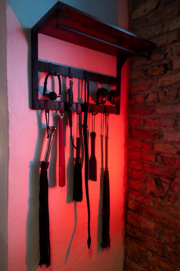Bdsm Black Apartment *