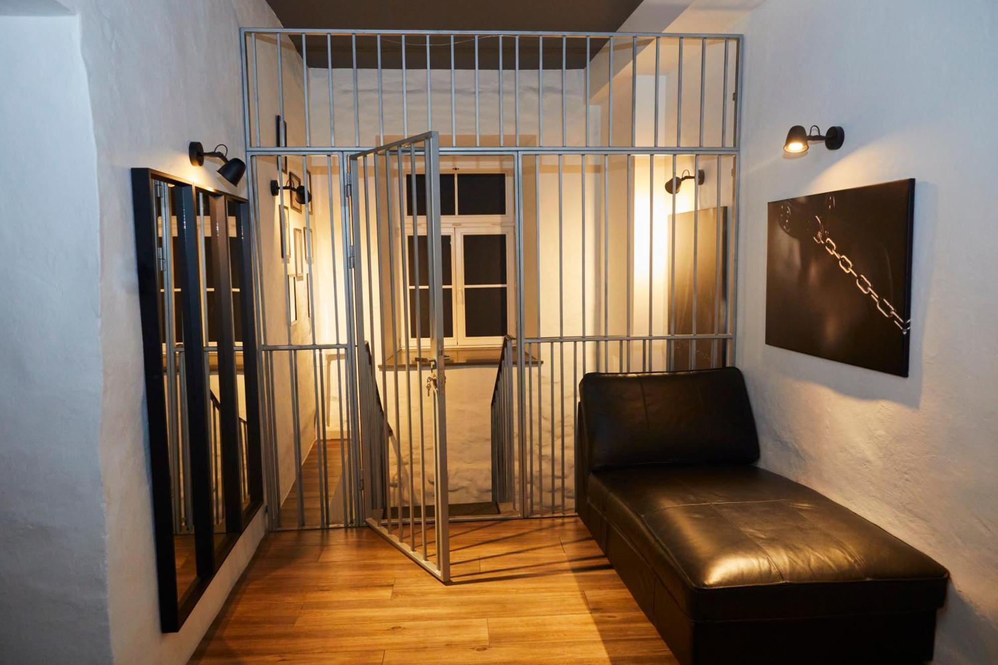 Apartment Bdsm Black *