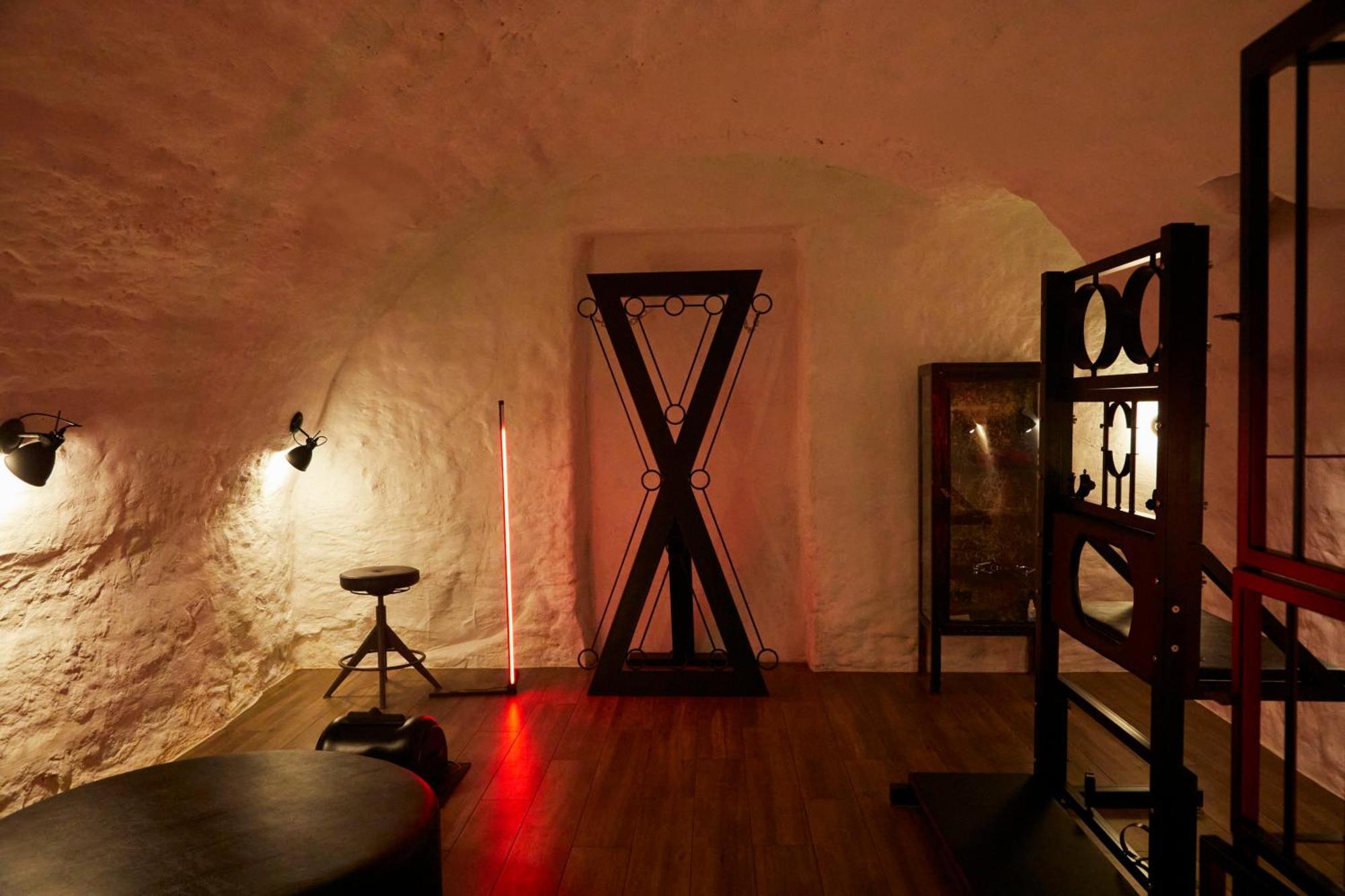Bdsm Black Apartment *